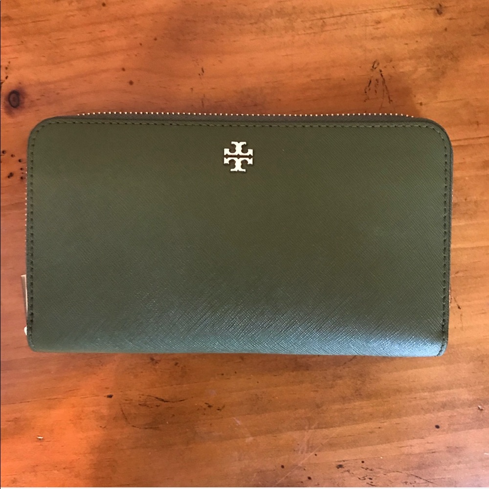 Tory Burch Robinson Zip Continental Wallet